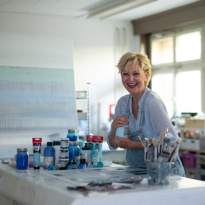 Malen mit Mischtechnik auf Leinwand oder Collagen
